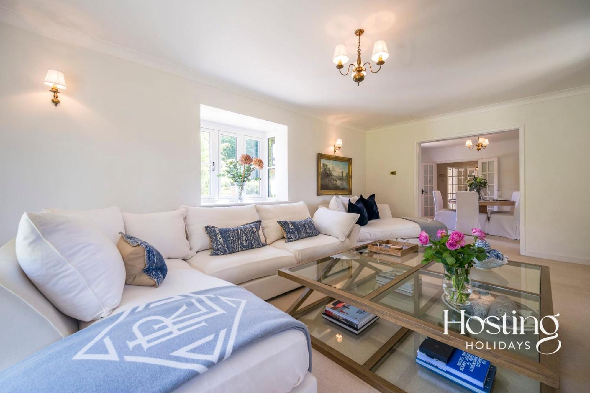 Magnolia - 4 Beds Fabulous Garden Parking