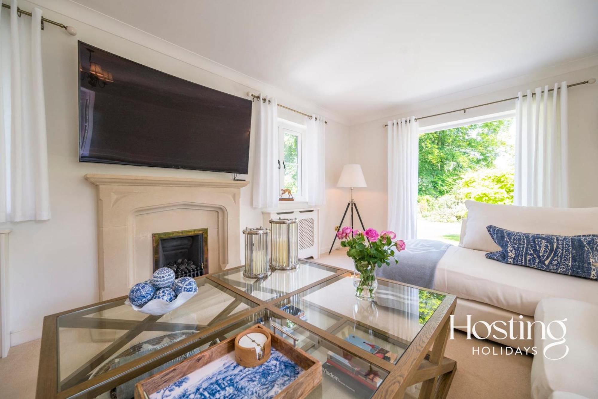 Magnolia - 4 Beds Fabulous Garden Parking Holiday home